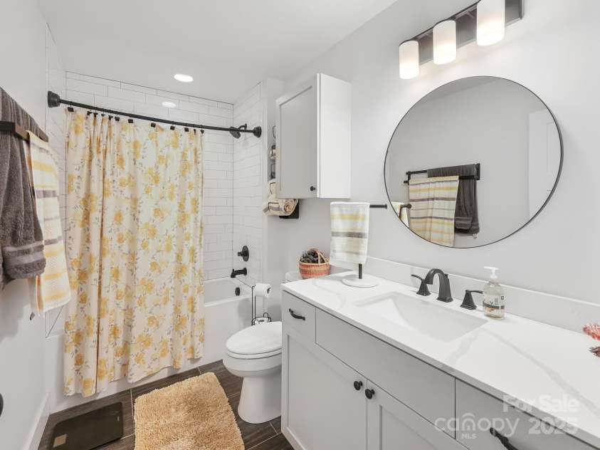 18 Covington Street, Asheville, NC 28806.  MLS# CAR4249080, YatesRealty ID 17884. 