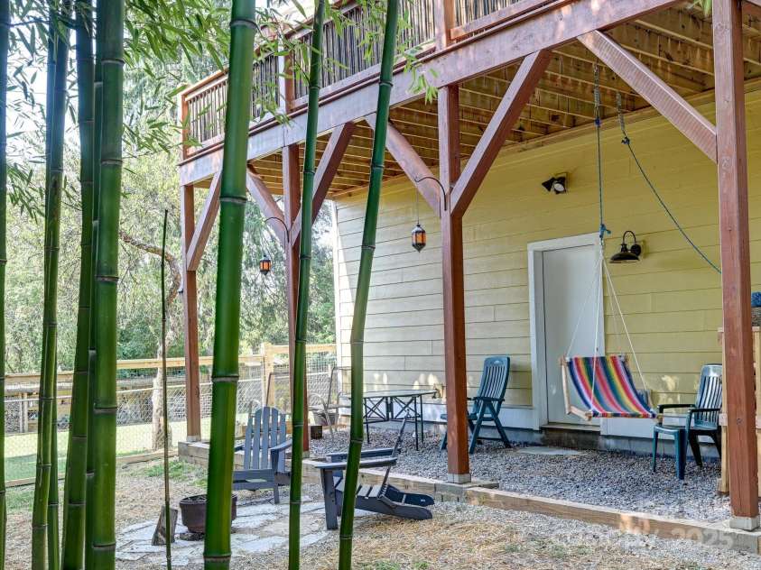 18 Covington Street, Asheville, NC 28806.  MLS# CAR4249080, YatesRealty ID 17884. 