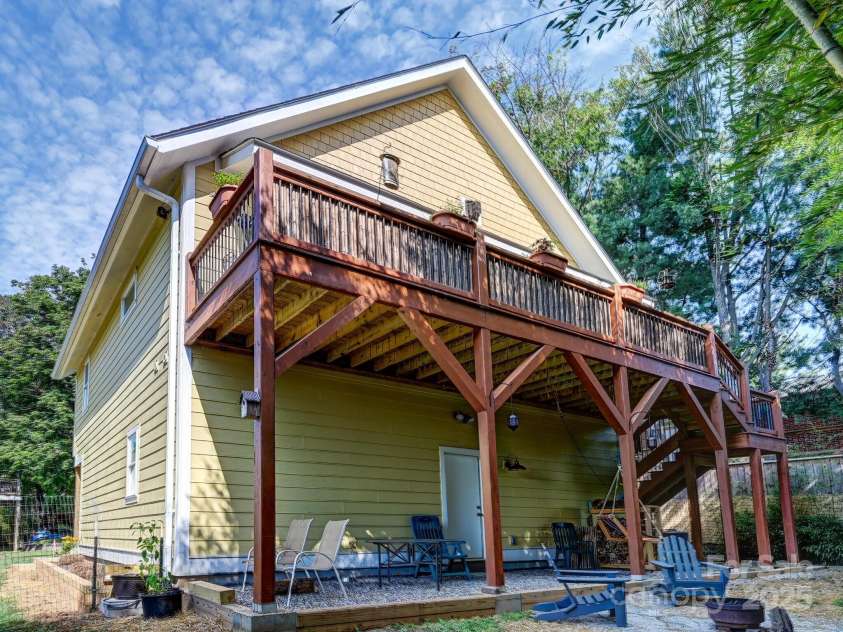 18 Covington Street, Asheville, NC 28806.  MLS# CAR4249080, YatesRealty ID 17884. 