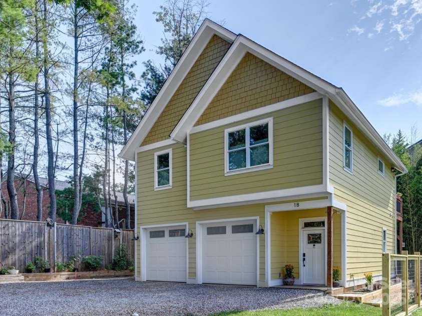 18 Covington Street, Asheville, NC 28806.  MLS# CAR4249080, YatesRealty ID 17884. 