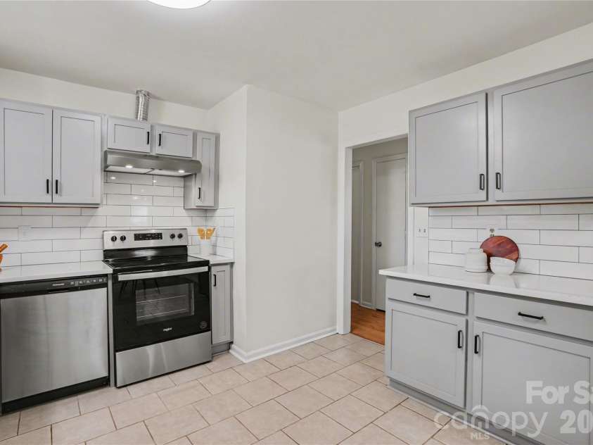 8205 Meadowind Circle, Charlotte, NC 28226.  MLS# CAR4353063, YatesRealty ID 17884. 