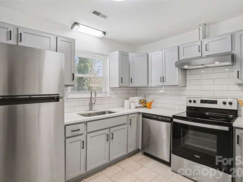 8205 Meadowind Circle, Charlotte, NC 28226.  MLS# CAR4353063, YatesRealty ID 17884. 