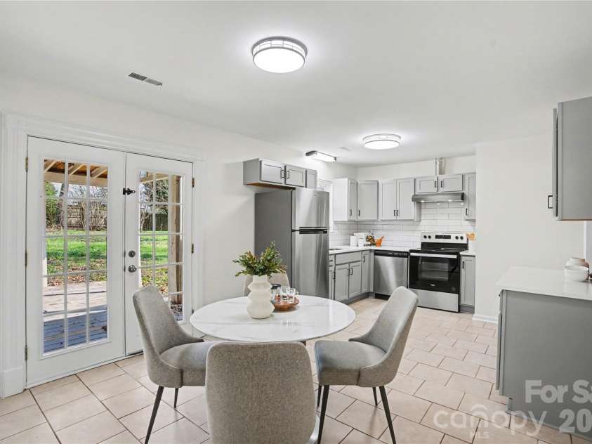 8205 Meadowind Circle, Charlotte, NC 28226.  MLS# CAR4353063, YatesRealty ID 17884. 