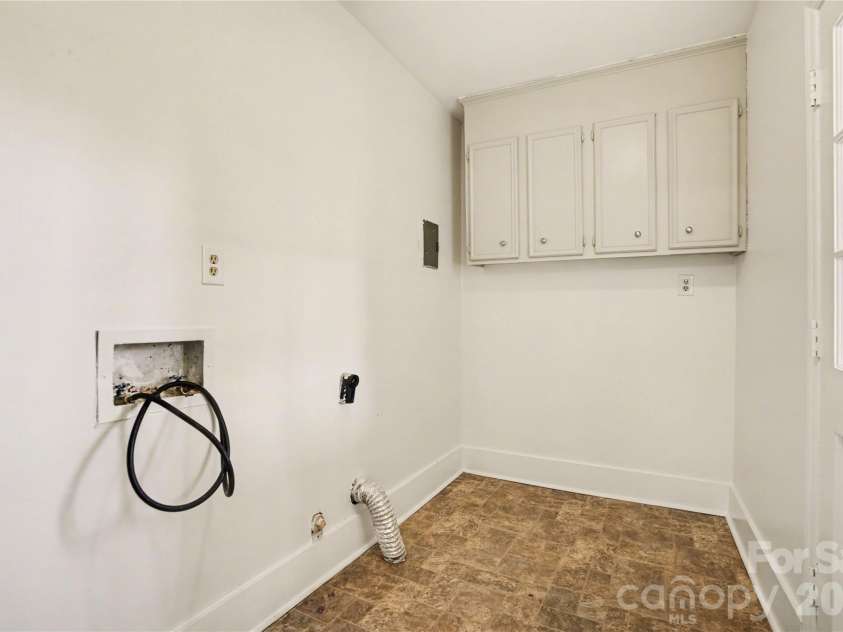 8205 Meadowind Circle, Charlotte, NC 28226.  MLS# CAR4353063, YatesRealty ID 17884. 