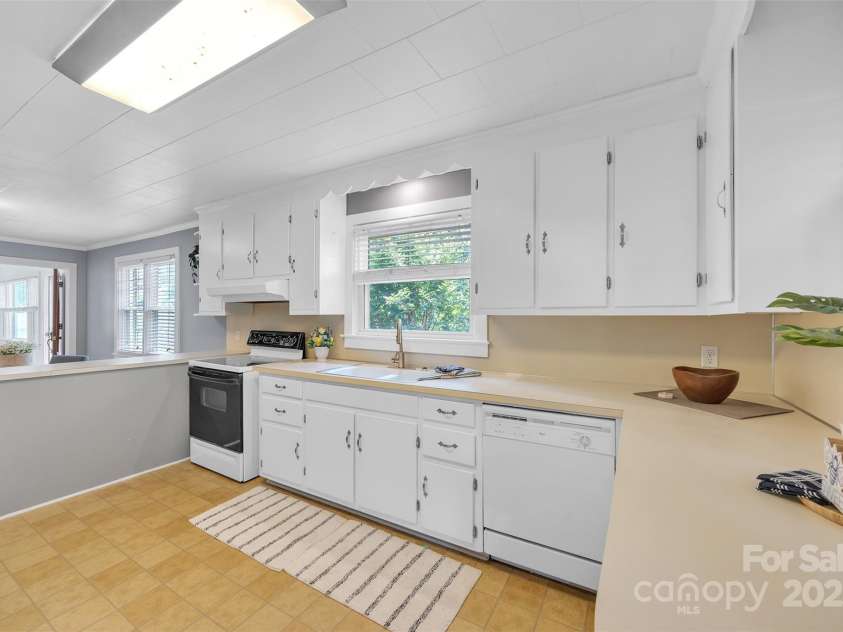 1770 NC 90 Highway, Taylorsville, NC 28681.  MLS# CAR4258043, YatesRealty ID 17885. Kitchen