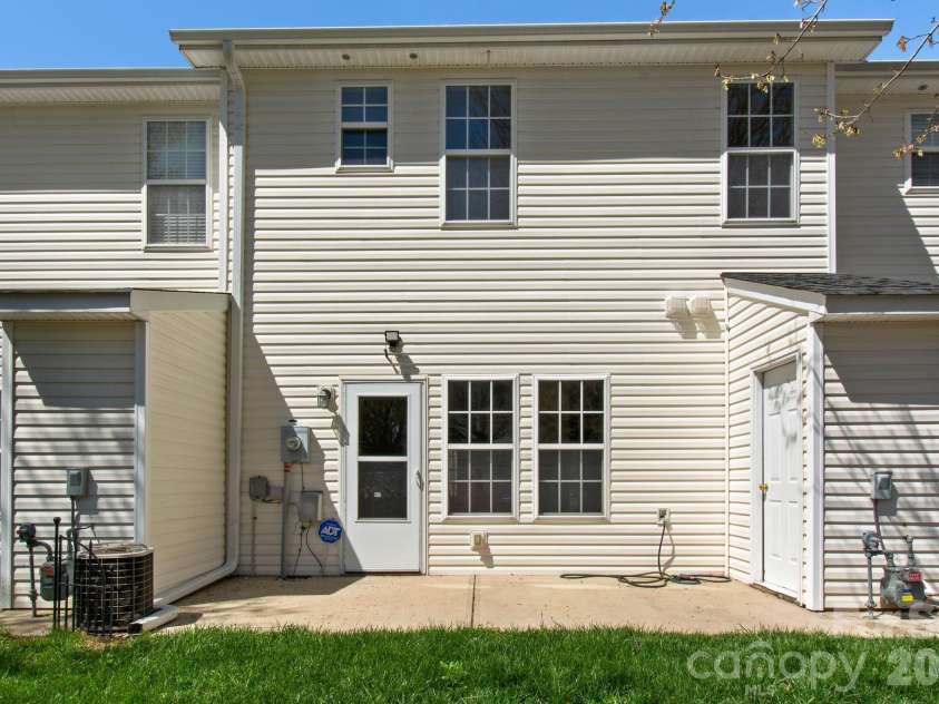 4140 Kenton Glenn Court, Concord, NC 28027.  MLS# CAR4355708, YatesRealty ID 17885. 