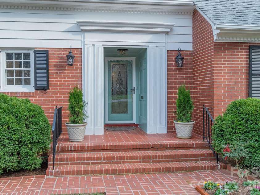 403 Weaver Drive, Lexington, NC 27292.  MLS# CAR4355217, YatesRealty ID 17886. 