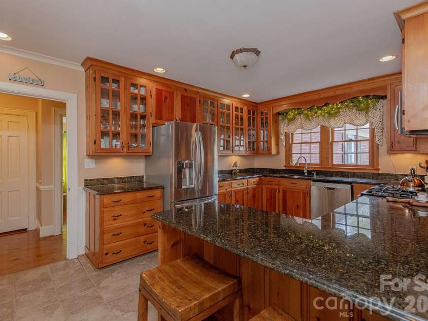 403 Weaver Drive, Lexington, NC 27292.  MLS# CAR4355217, YatesRealty ID 17886. 