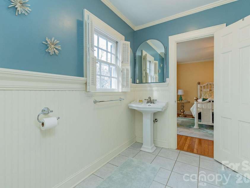 403 Weaver Drive, Lexington, NC 27292.  MLS# CAR4355217, YatesRealty ID 17886. 