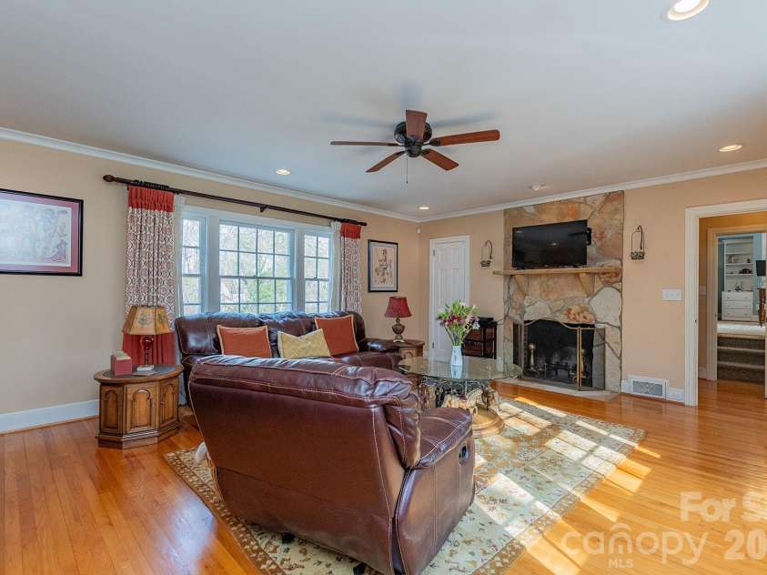 403 Weaver Drive, Lexington, NC 27292.  MLS# CAR4355217, YatesRealty ID 17886. 