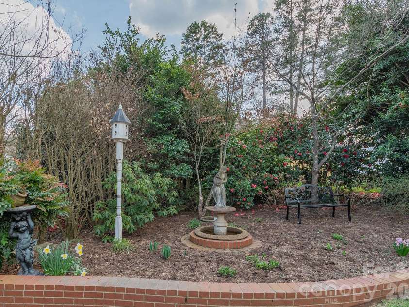 403 Weaver Drive, Lexington, NC 27292.  MLS# CAR4355217, YatesRealty ID 17886. 