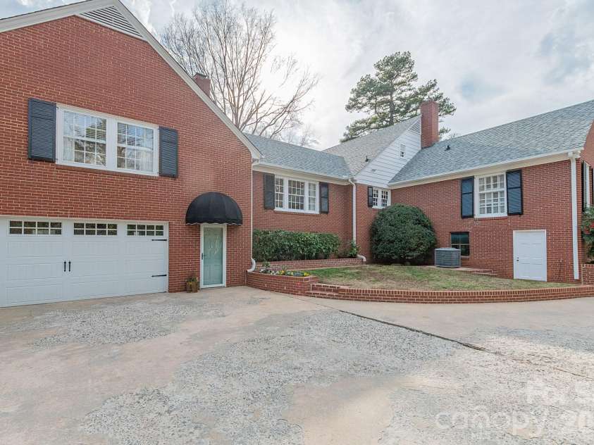 403 Weaver Drive, Lexington, NC 27292.  MLS# CAR4355217, YatesRealty ID 17886. 