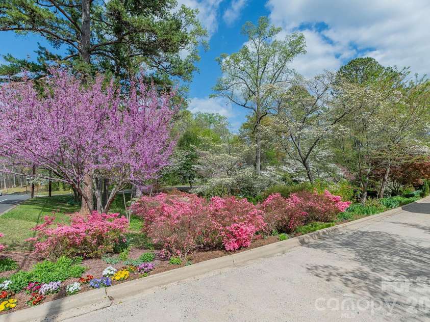 403 Weaver Drive, Lexington, NC 27292.  MLS# CAR4355217, YatesRealty ID 17886. 