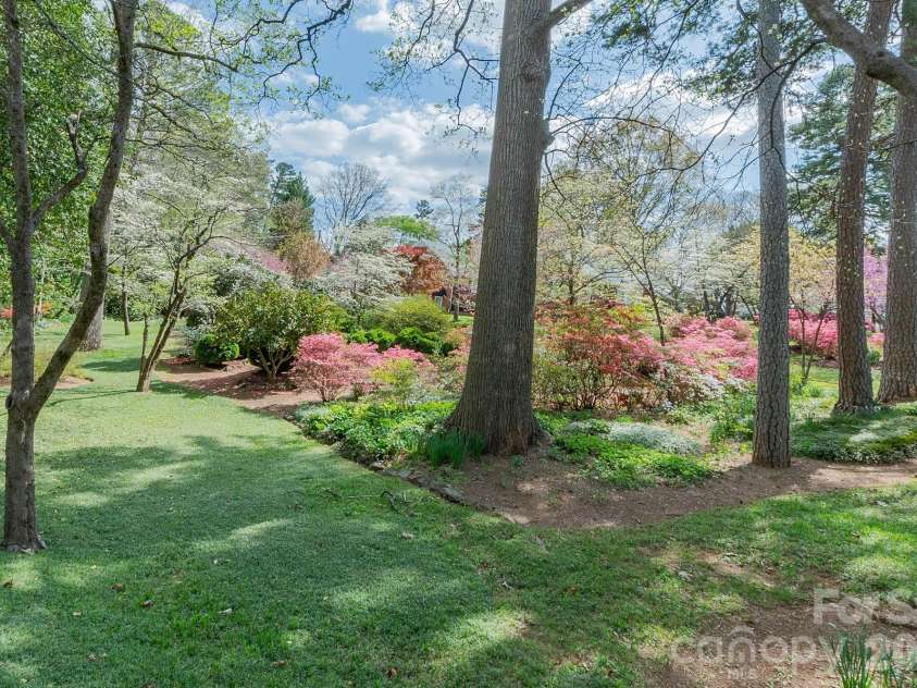 403 Weaver Drive, Lexington, NC 27292.  MLS# CAR4355217, YatesRealty ID 17886. 
