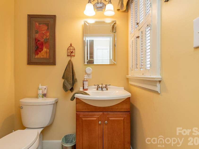 403 Weaver Drive, Lexington, NC 27292.  MLS# CAR4355217, YatesRealty ID 17886. Half Bathroom