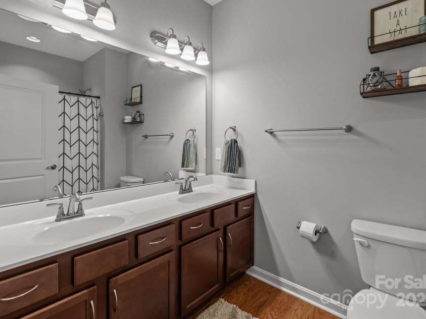 1230 Long Creek Lane, Salisbury, NC 28146.  MLS# CAR4258339, YatesRealty ID 17887. Separate full guest bathroom.