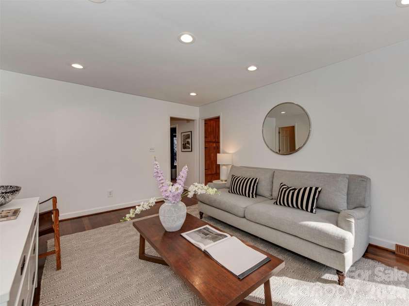 7244 Terrace Drive, Charlotte, NC 28211.  MLS# CAR4357695, YatesRealty ID 17887. 