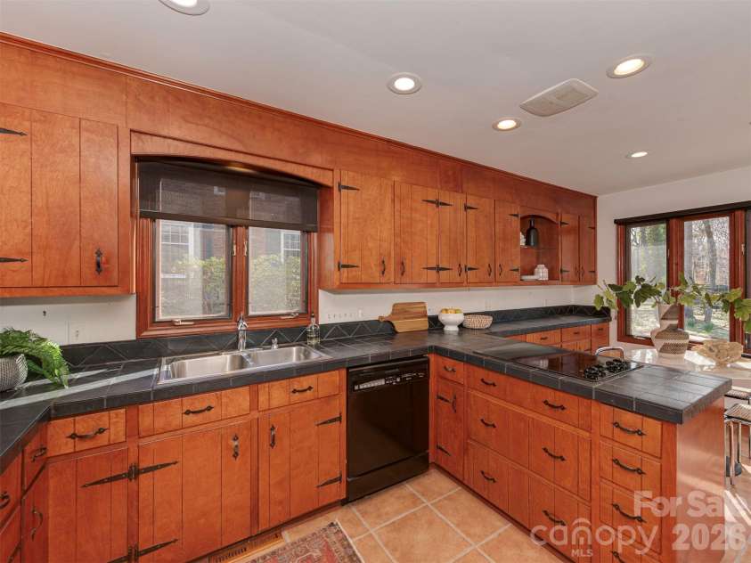 7244 Terrace Drive, Charlotte, NC 28211.  MLS# CAR4357695, YatesRealty ID 17887. 