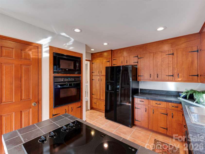 7244 Terrace Drive, Charlotte, NC 28211.  MLS# CAR4357695, YatesRealty ID 17887. 