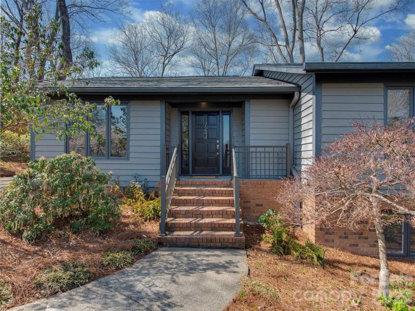 7244 Terrace Drive, Charlotte, NC 28211.  MLS# CAR4357695, YatesRealty ID 17887. Step inside this beautiful ranch with a fully finished basement, where the clean, crisp look of modern design meets the funky, rustic vibes of a 1970s-inspired style.