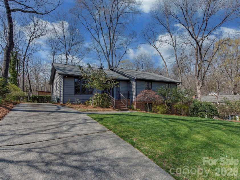 7244 Terrace Drive, Charlotte, NC 28211.  MLS# CAR4357695, YatesRealty ID 17887. This charming ranch, is perfectly set on a beautifully landscaped lot with a long, inviting driveway and mature trees that create a sense of privacy and tranquility. Nestled in the heart of Stonehaven, this home offers 