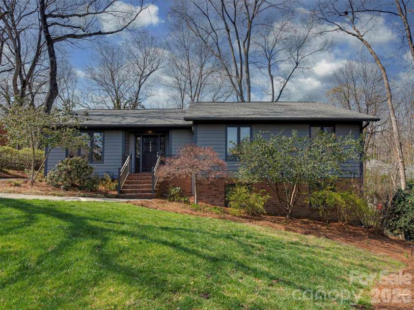 7244 Terrace Drive, Charlotte, NC 28211.  MLS# CAR4357695, YatesRealty ID 17887. Welcome to 7244 Terrace Drive, nestled on nearly half an acre in the heart of Stonehaven.