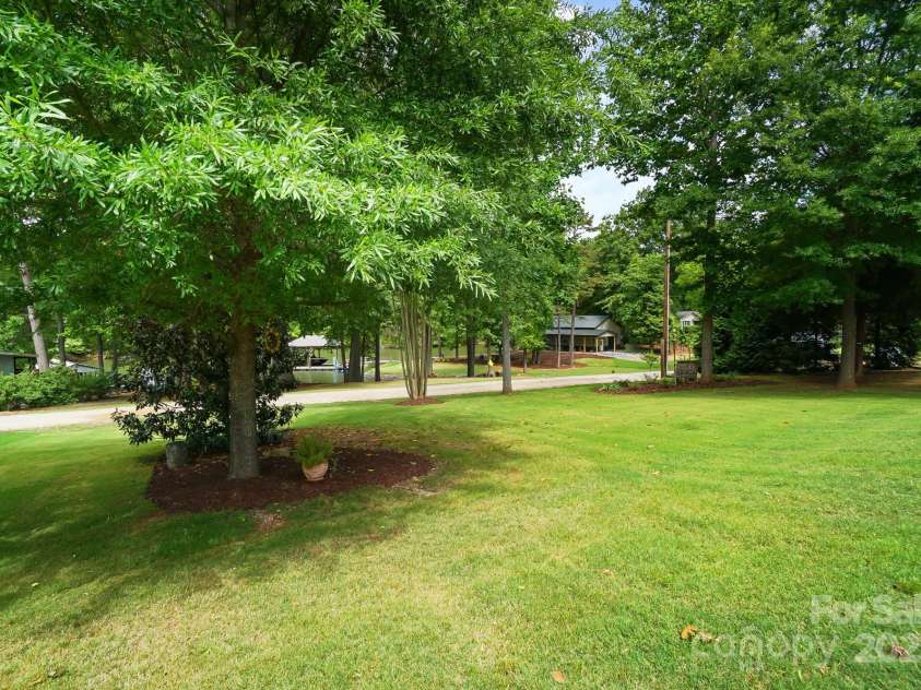 132 Flora Vista Drive, Mooresville, NC 28117.  MLS# CAR4258378, YatesRealty ID 17888. 