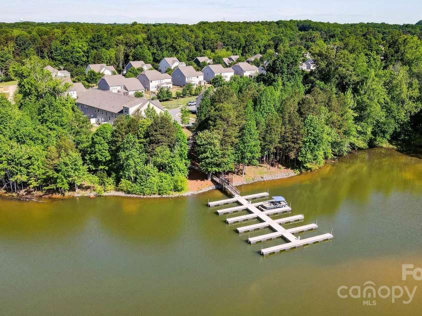 132 Flora Vista Drive, Mooresville, NC 28117.  MLS# CAR4258378, YatesRealty ID 17888. 