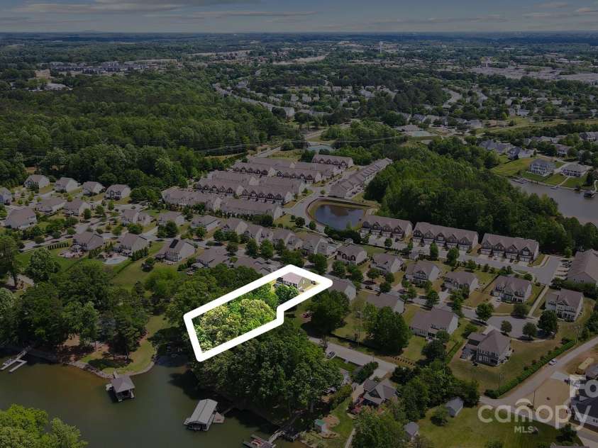 132 Flora Vista Drive, Mooresville, NC 28117.  MLS# CAR4258378, YatesRealty ID 17888. 