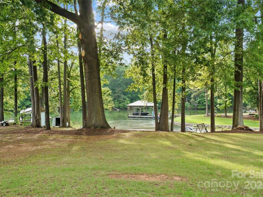 132 Flora Vista Drive, Mooresville, NC 28117.  MLS# CAR4258378, YatesRealty ID 17888. 