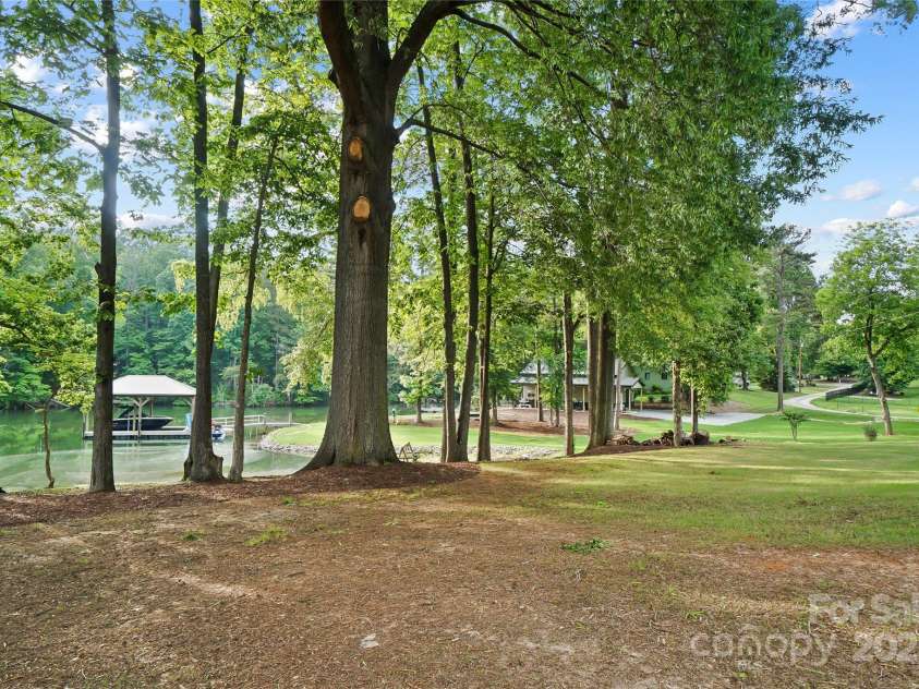 132 Flora Vista Drive, Mooresville, NC 28117.  MLS# CAR4258378, YatesRealty ID 17888. 