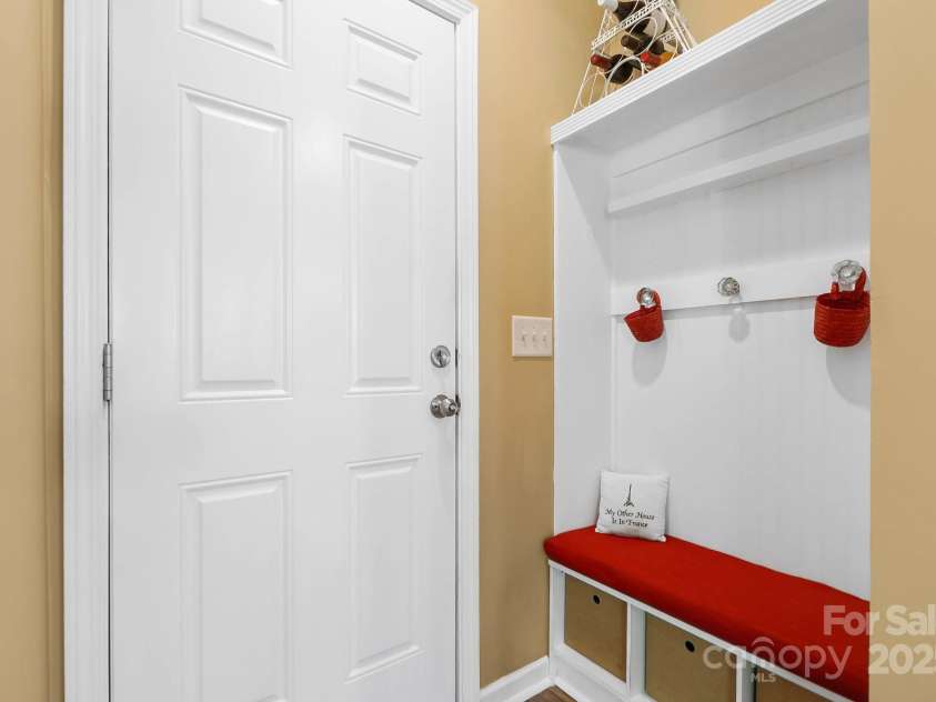 132 Flora Vista Drive, Mooresville, NC 28117.  MLS# CAR4258378, YatesRealty ID 17888. 