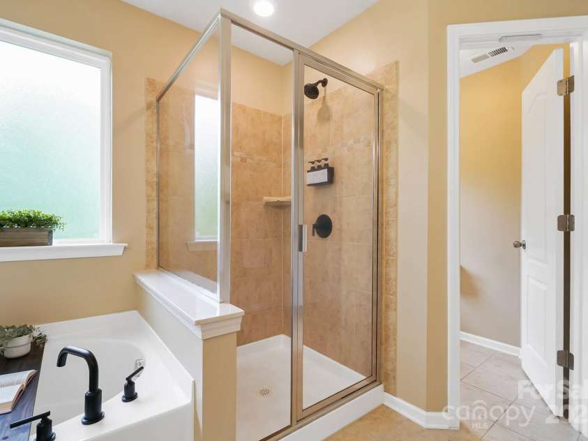 132 Flora Vista Drive, Mooresville, NC 28117.  MLS# CAR4258378, YatesRealty ID 17888. 