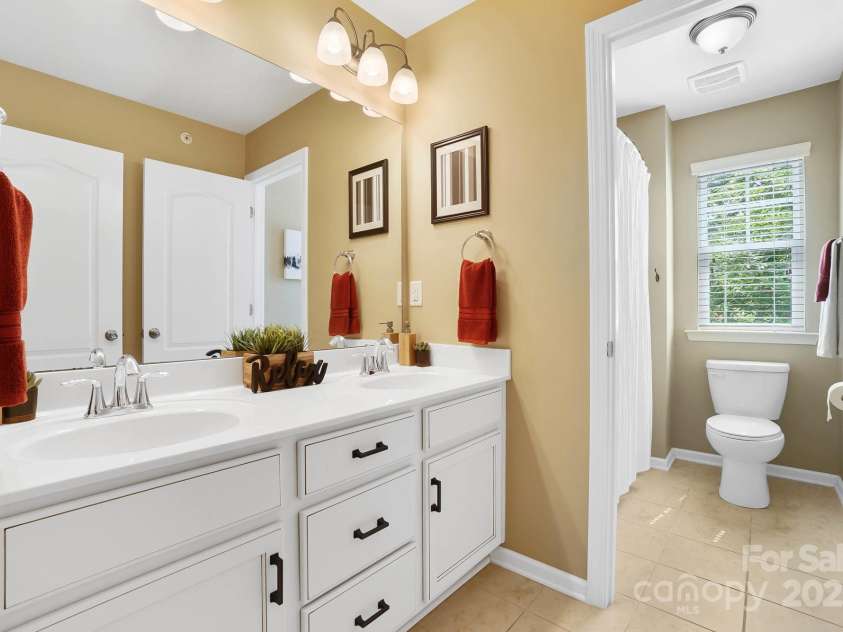 132 Flora Vista Drive, Mooresville, NC 28117.  MLS# CAR4258378, YatesRealty ID 17888. 