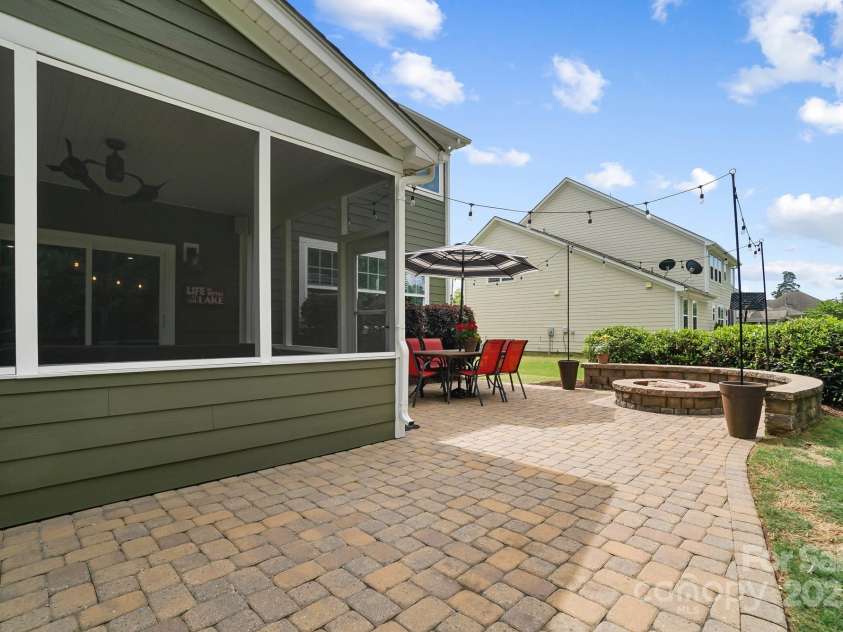 132 Flora Vista Drive, Mooresville, NC 28117.  MLS# CAR4258378, YatesRealty ID 17888. 