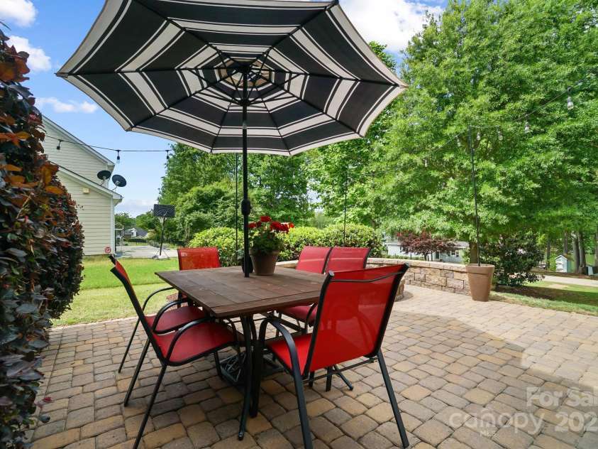 132 Flora Vista Drive, Mooresville, NC 28117.  MLS# CAR4258378, YatesRealty ID 17888. 