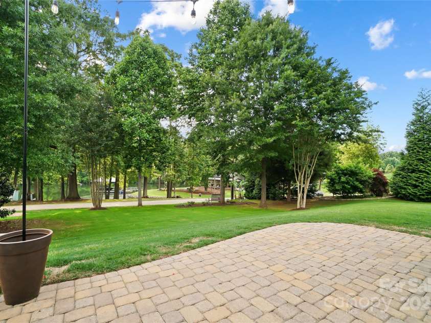 132 Flora Vista Drive, Mooresville, NC 28117.  MLS# CAR4258378, YatesRealty ID 17888. 
