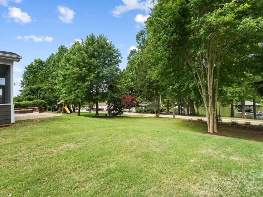 132 Flora Vista Drive, Mooresville, NC 28117.  MLS# CAR4258378, YatesRealty ID 17888. 