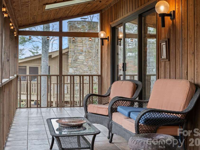 301 Scarlet Oak Lane, Hendersonville, NC 28791.  MLS# CAR4354124, YatesRealty ID 17888. 