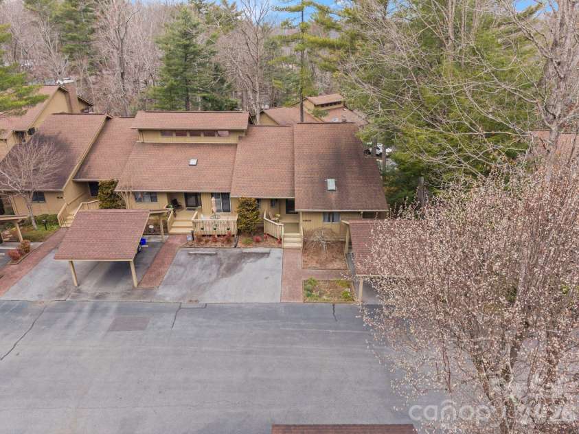 301 Scarlet Oak Lane, Hendersonville, NC 28791.  MLS# CAR4354124, YatesRealty ID 17888. 