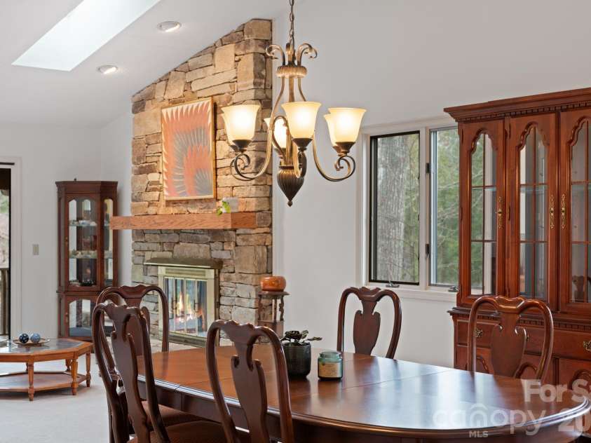 301 Scarlet Oak Lane, Hendersonville, NC 28791.  MLS# CAR4354124, YatesRealty ID 17888. 