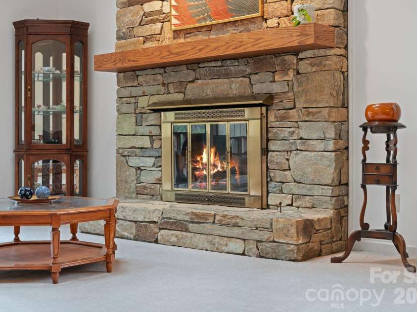 301 Scarlet Oak Lane, Hendersonville, NC 28791.  MLS# CAR4354124, YatesRealty ID 17888. 