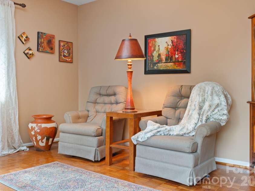 301 Scarlet Oak Lane, Hendersonville, NC 28791.  MLS# CAR4354124, YatesRealty ID 17888. 