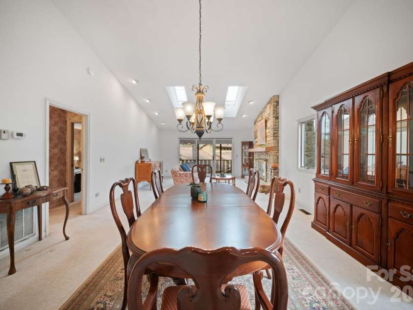 301 Scarlet Oak Lane, Hendersonville, NC 28791.  MLS# CAR4354124, YatesRealty ID 17888. 