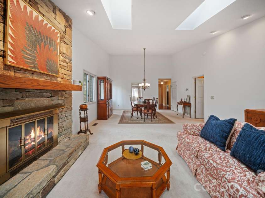 301 Scarlet Oak Lane, Hendersonville, NC 28791.  MLS# CAR4354124, YatesRealty ID 17888. 