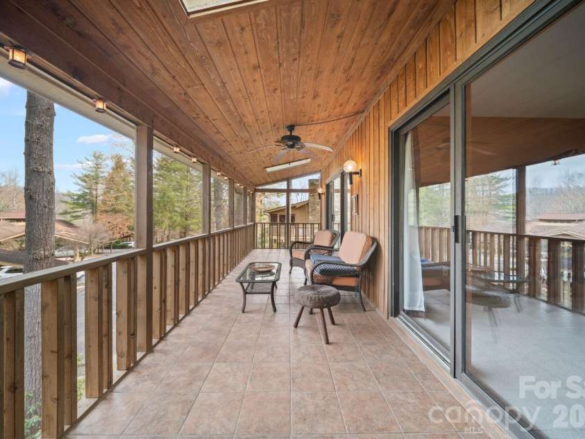 301 Scarlet Oak Lane, Hendersonville, NC 28791.  MLS# CAR4354124, YatesRealty ID 17888. 