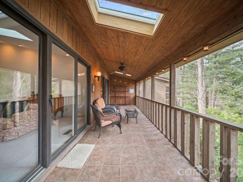 301 Scarlet Oak Lane, Hendersonville, NC 28791.  MLS# CAR4354124, YatesRealty ID 17888. 