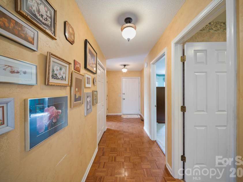 301 Scarlet Oak Lane, Hendersonville, NC 28791.  MLS# CAR4354124, YatesRealty ID 17888. 