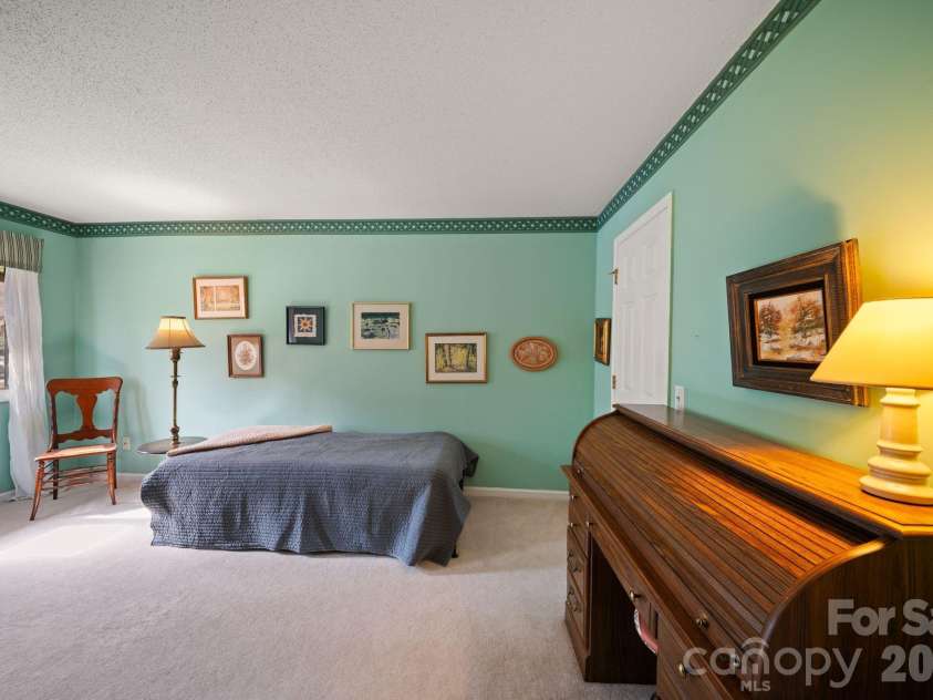301 Scarlet Oak Lane, Hendersonville, NC 28791.  MLS# CAR4354124, YatesRealty ID 17888. 