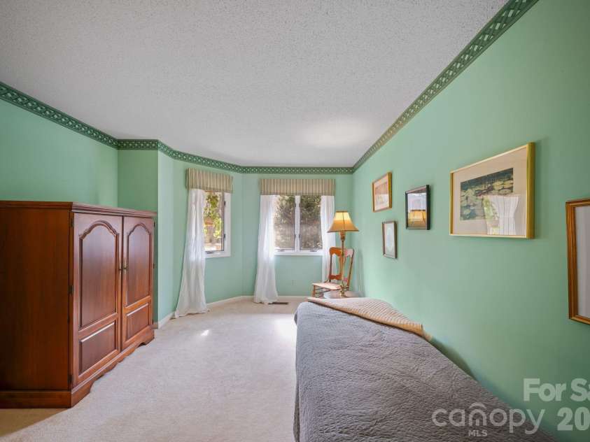 301 Scarlet Oak Lane, Hendersonville, NC 28791.  MLS# CAR4354124, YatesRealty ID 17888. 